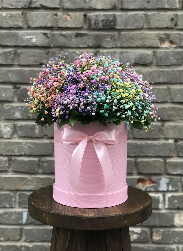 Цветочная композиция из Гипсофила и Розы в шляпной коробке в Чернышковский