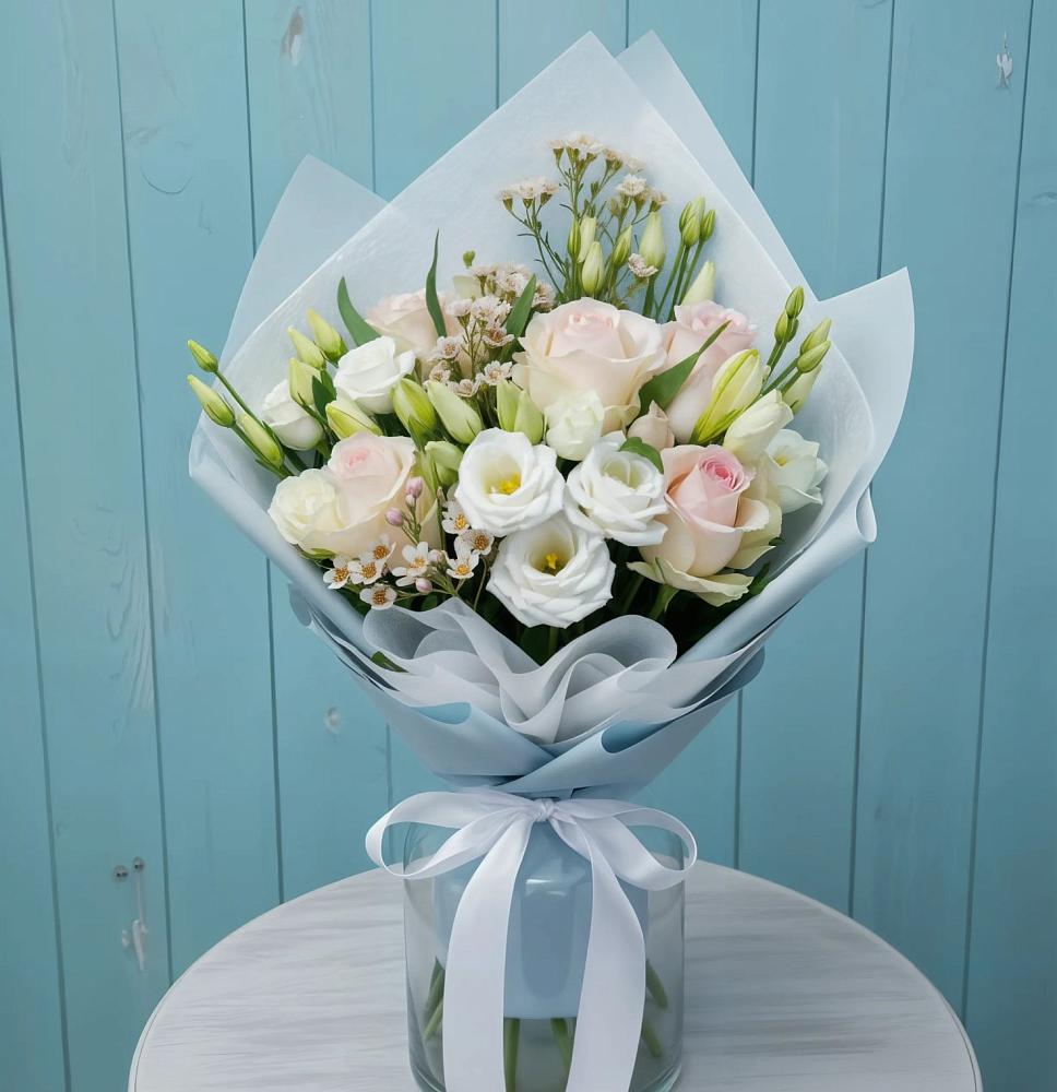 Букет цветов из: Розы и Лизиантусы в Чернышковский