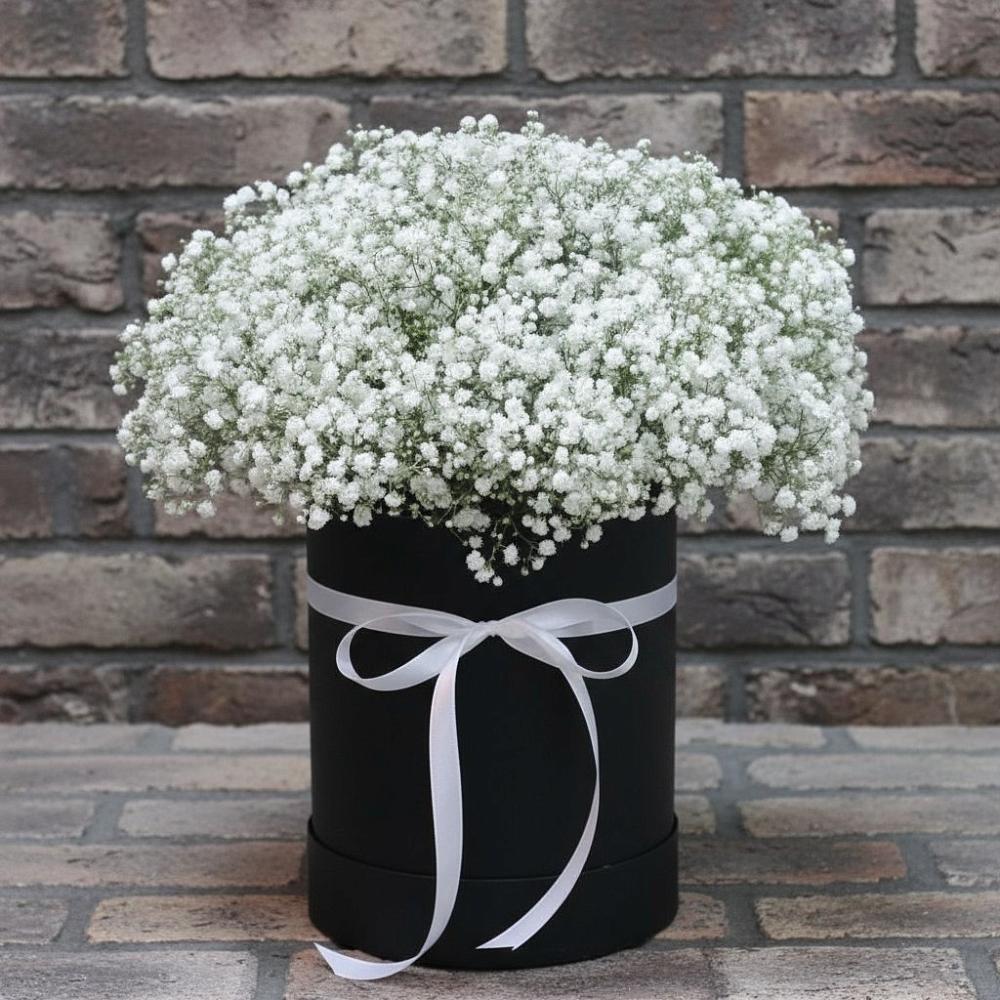 Цветочная композиция из Гипсофила в шляпной коробке в Чернышковский