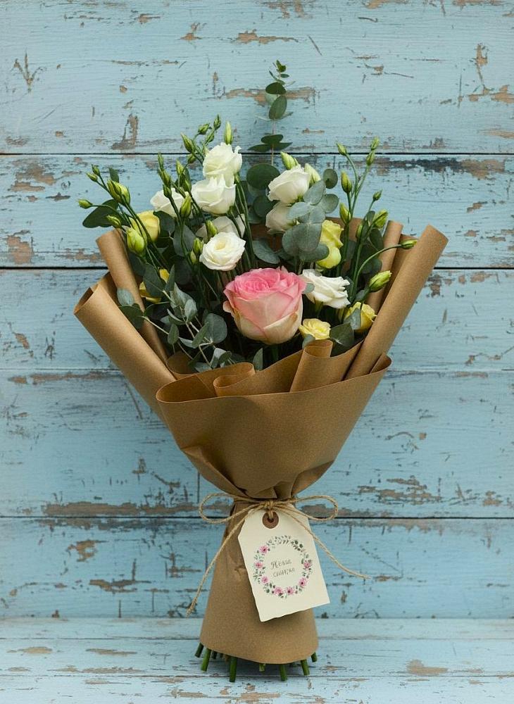 Букет цветов из: Розы и Лизиантусы в Чернышковский