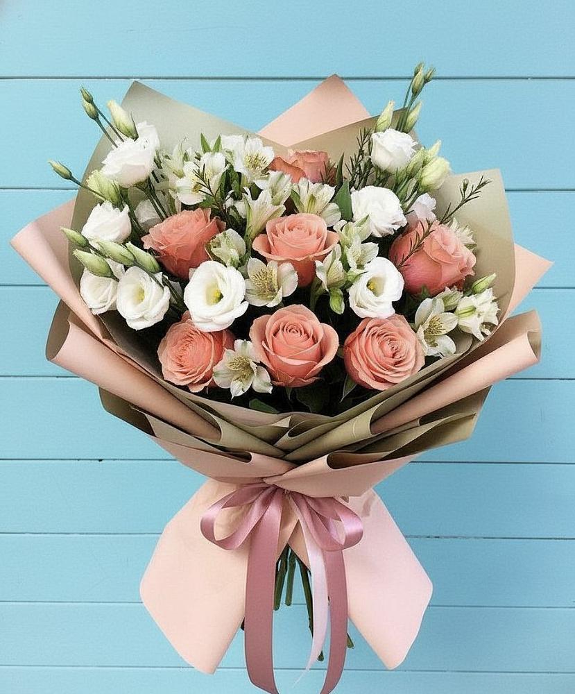 Букет цветов из: Розы, Альстромерии и Лизиантусы в Чернышковский