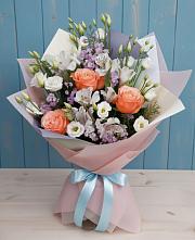Букет цветов из:  Лизиантусы, Розы, Альстромерии и Гипсофила в Чернышковский
