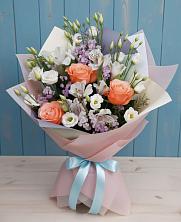 Букет цветов из:  Лизиантусы, Розы, Альстромерии и Гипсофила в Чернышковский