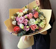 Букет цветов из:  Розы, Лизиантусы и Гвоздики #REPLACE_PRED# Чернышковский