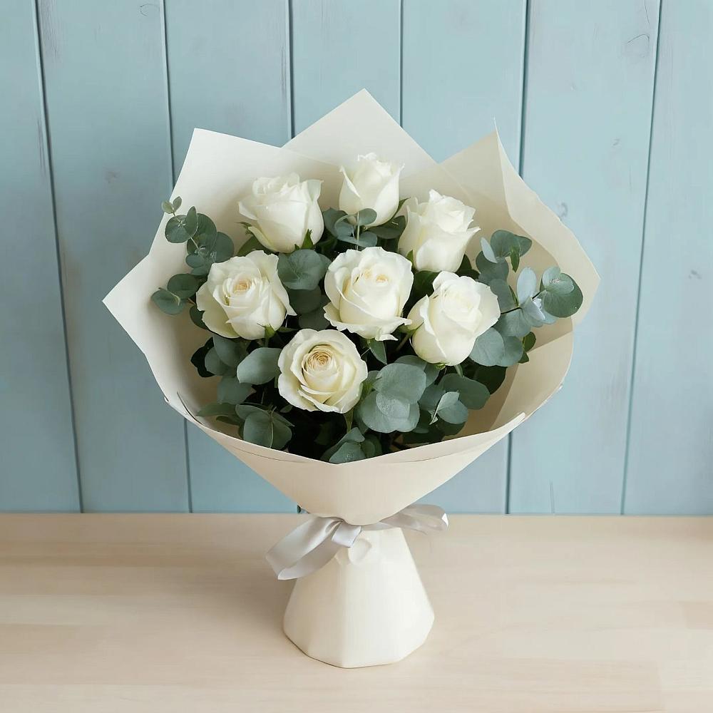 Букет Белые розы в Эвкалипте в Чернышковский