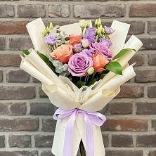 Букет цветов из:  Лизиантусы и Розы в Чернышковский