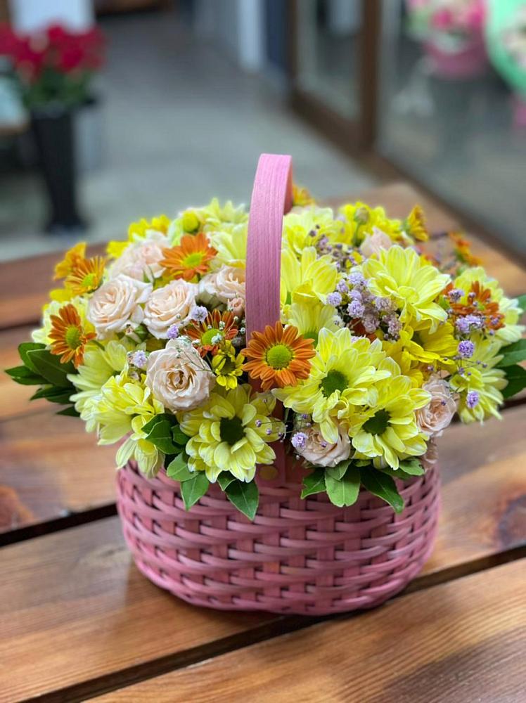 Цветочная композиция из Хризантемы и Розы в корзине в Чернышковский