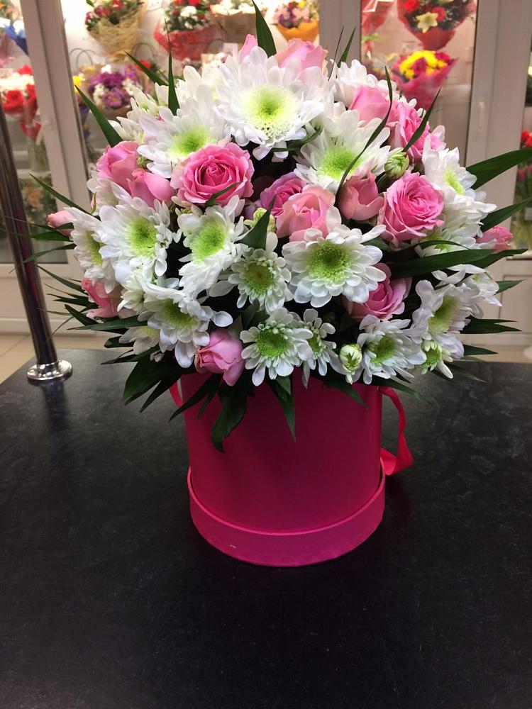 Цветочная композиция из Розы и Хризантемы в шляпной коробке в Чернышковский