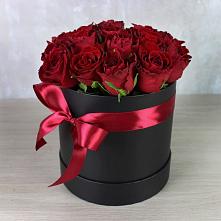 Цветочная композиция из Розы в шляпной коробке в Чернышковский