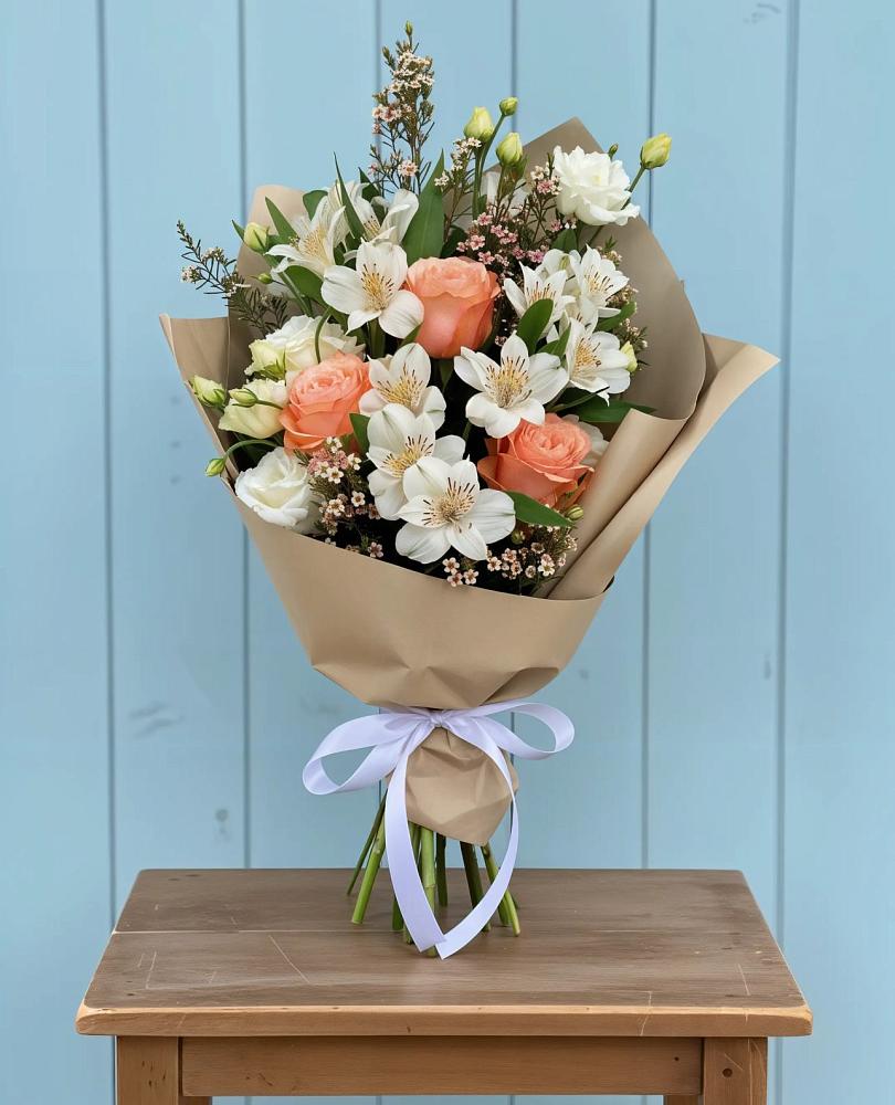 Букет цветов из: Альстромерии, Лизиантусы, Розы и Хризантемы в Чернышковский