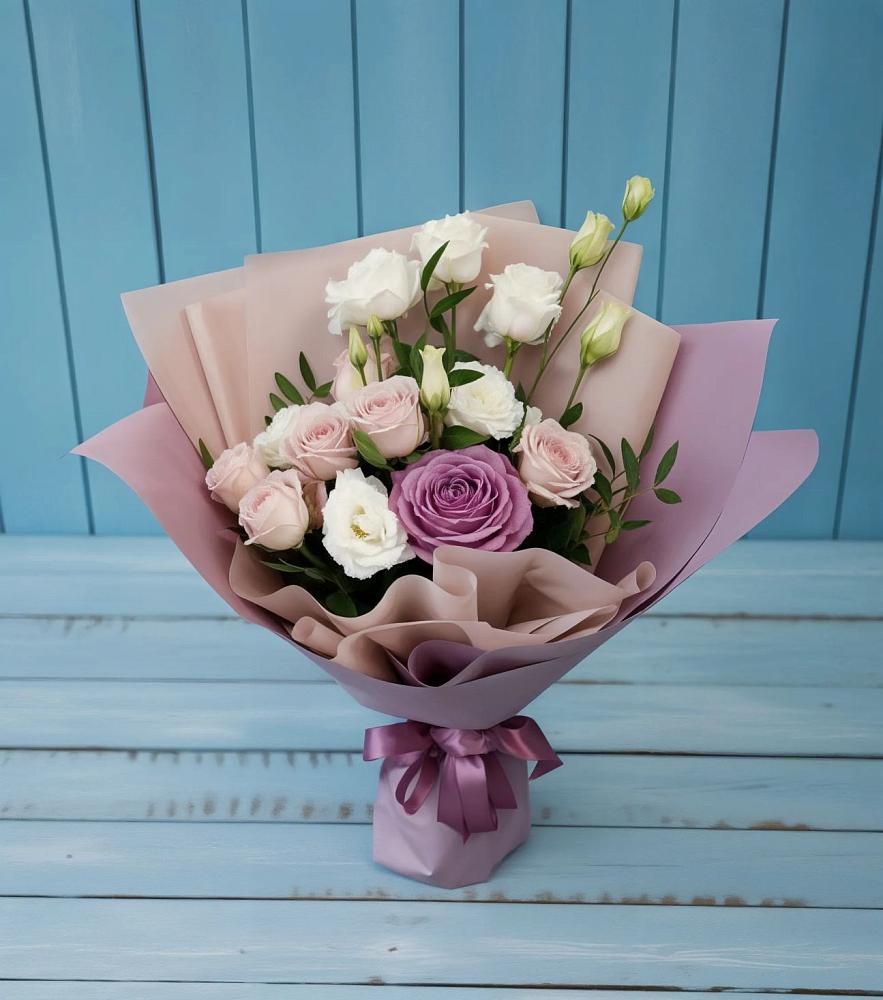 Букет цветов из: Розы и Лизиантусы в Чернышковский